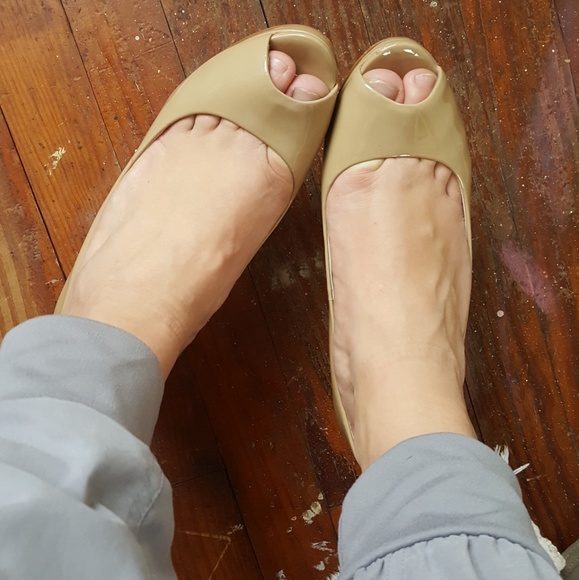 Vince Camuto Peep Toe Heels - Picture 3 of 6